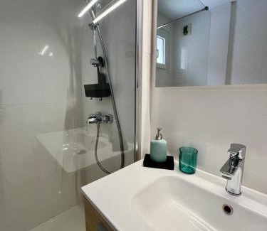 Ile Verte Apartment | Ile Verte, calme, terrasse et parking privé