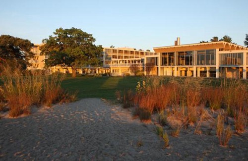 Zion Hotel | Illinois Beach Hotel
