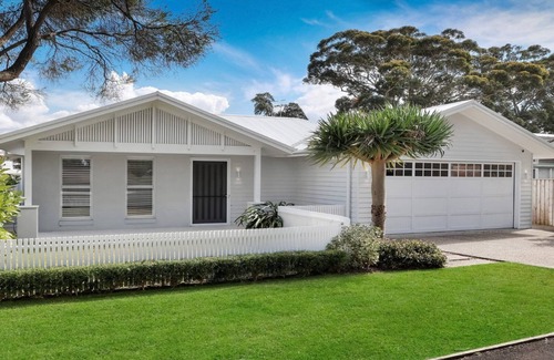 Bateau Bay House | ILUKA| pool, wifi, close to beach| Accom Holidays