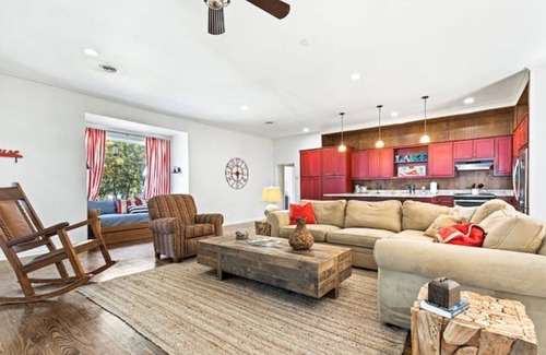 Quinlan House | IMMACULANT LAKEFRONT Views- Hot Tub, Beach Area, Firepit, Enclosed Porch, Dock