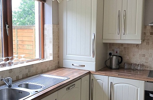 Westport House | Immaculate 3-Bed House with private secure garden