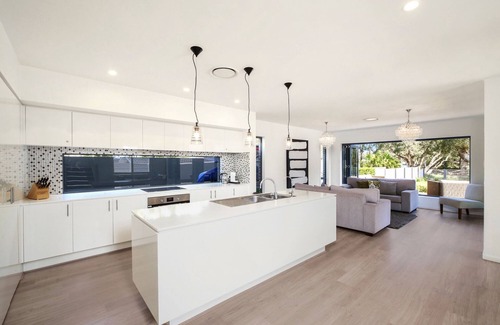 North Avoca House | Immaculate 4-bedroom Home, Minutes from the Beach