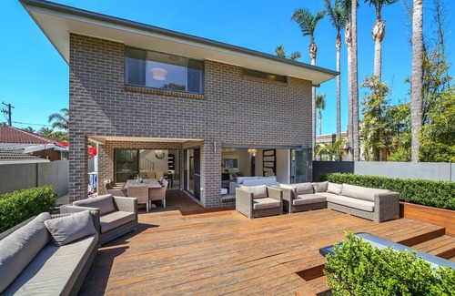 North Avoca House | Immaculate 4-bedroom Home, Minutes from the Beach