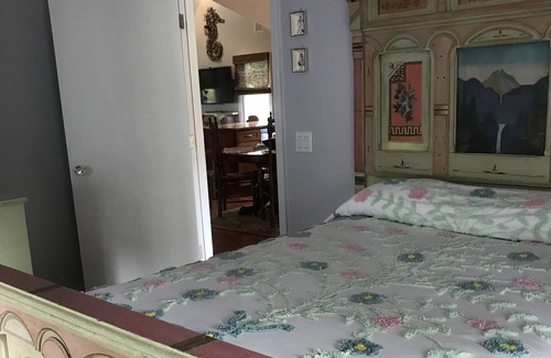 Bellport House | Immaculate charming home steps to Shops, Beach. Golf, Tennis and Village.