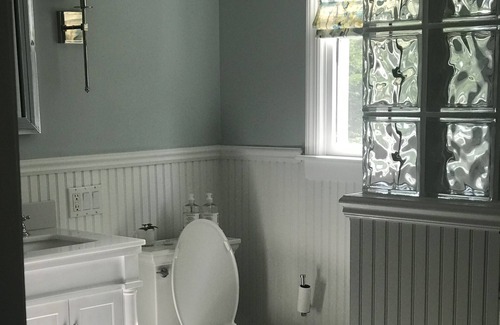 Bellport House | Immaculate charming home steps to Shops, Beach. Golf, Tennis and Village.