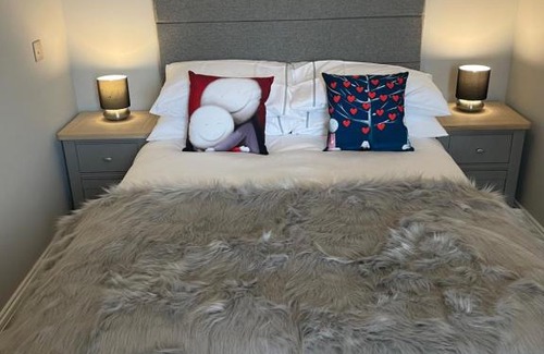 West End Apartment | Immaculate Refurbished West End Apartment