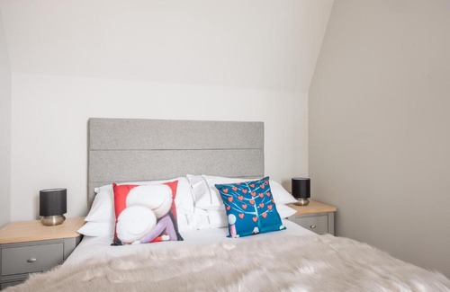 West End Apartment | Immaculate Refurbished West End Apartment