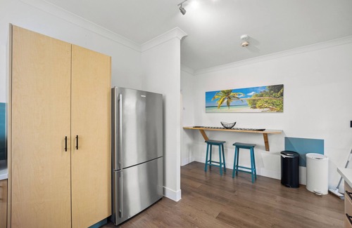 Gold Coast House | Immerse in the ultimate family getaway at our Burleigh Heads haven, where comfort meets charm!