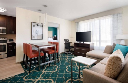 Old Pasadena House | Immerse yourself in an extended stay in Pasadena