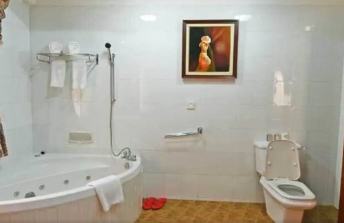 Entebbe Hotel | Imperial Botanical Beach Hotel