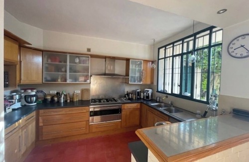Les Aubes Villa | Impressionist villa with outbuilding
