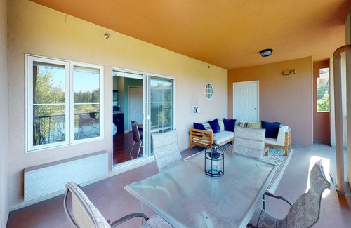 Quail Ridge Apartment | Impressive Deck With Lake View Studio - 301B