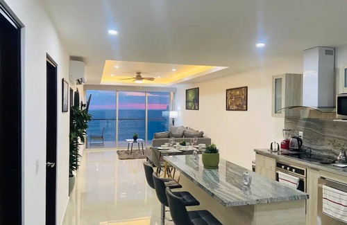 Ferrocarrilera Apartment | Impressive oceanview condo. Floor 15; pool, sauna & jacuzzi.