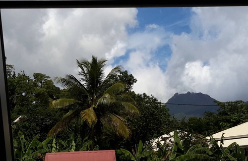 Saint-Claude Apartment | IN A TREATED VILLA, A COMFORTABLE PRIVATE APARTMENT, SUPERB SEA/MOUNTAIN VIEW