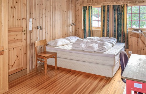 Fla Municipality House | In a wooded residential area, not far from the lake, this authentic wooden house with great views we