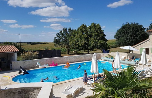 Saint-Pierre-d'Amilly Cottage | In old farm with 6 restored gite for 2 to 10 persons, with pool & reception room