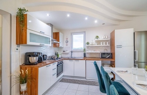 Brinje House | In quiet and beautiful nature welcomes you this beautiful and spacious vacation home in Brinje.