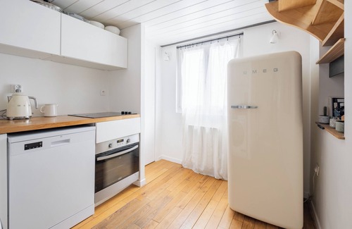 Quartier de la Porte-Saint-Denis Apartment | In the Eaves of the Écuries, by Veeve
