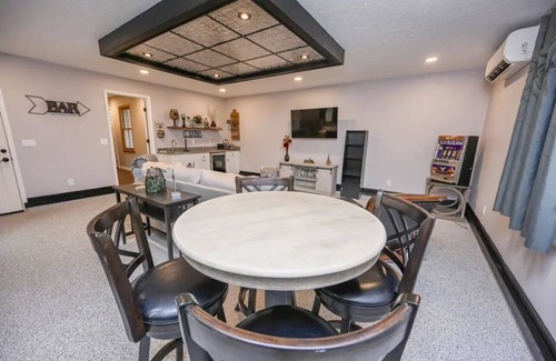 Mountainside House | In the heart of Deep Creek Lake! - "Shamrock Inn"