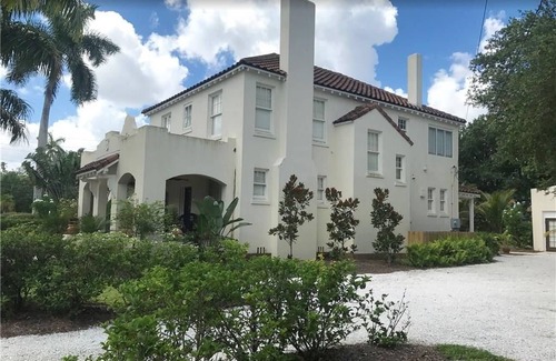 Woodford Park House | IN THE HEART OF THE RIVER DISTRICT - THE PARSONAGE- A 1925 VINTAGE HOME