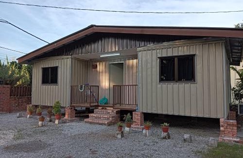 Banting Ski Chalet | Inap Desa Hajah Yani, Kg Olak Lempit