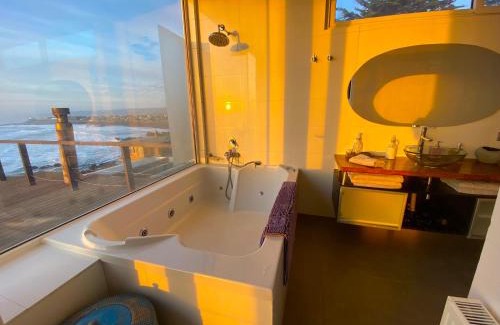 Pichilemu House | Increíble casa primera línea frente a ola Infiernillo