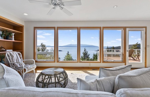 Bellingham House | Incredible Chuckanut Dr, Water View Home!
