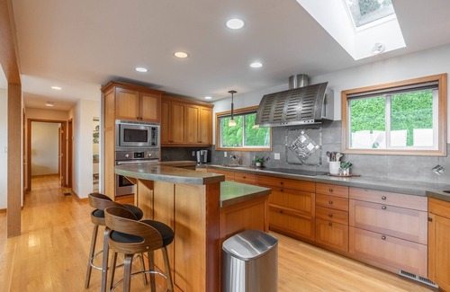 Bellingham House | Incredible Chuckanut Dr, Water View Home!