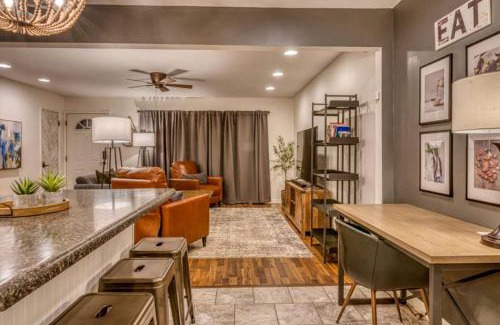 Miller Beach House | Incredible Cozy Cottage with Hot-tub in Gary, Indiana