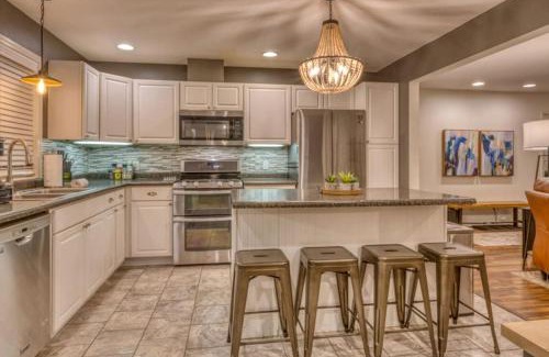 Miller Beach House | Incredible Cozy Cottage with Hot-tub in Gary, Indiana