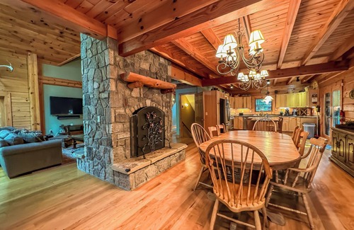 Thayerville House | Incredible Home: The Best Lake Front in Deep Creek!
