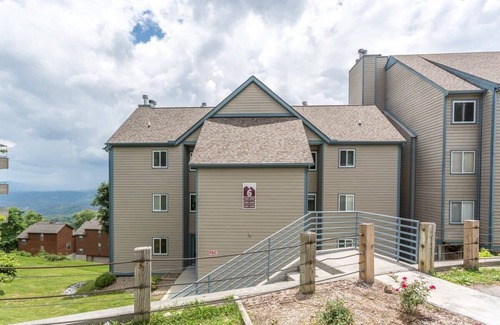 Chalet Village Condo | Incredible Mt. LeConte Views/Indoor Pool & Hot Tub