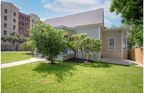 Near East Side House | Incredible New 3BR2BA Near Downtown
