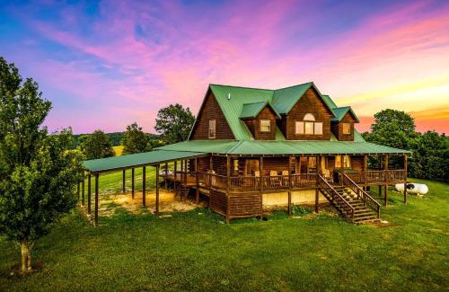 Harrison House | Incredible Pet-Friendly Cabin Located on Top of a Magnificent Mountain in Compton, AR