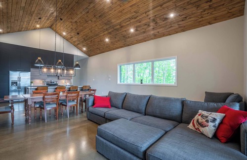 Cheneville Ski Chalet | Incredible view - Pool table - Horizon sur le lac