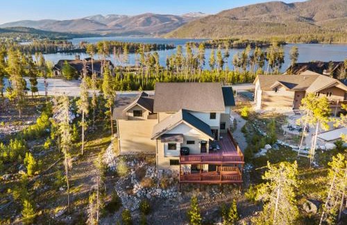 Grand Lake House | Incredible Views, Hiking from the Property, 4 Ensuite Baths, Luxury Home