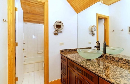 Downtown Hotel | Independence Square 210 | Beautiful Studio with Kitchenette, Great Location in Downtown Aspen