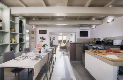 Cortona Villa | Independent villa near Cortona with 3 bedrooms. Private pool, A/C and Wi-Fi!