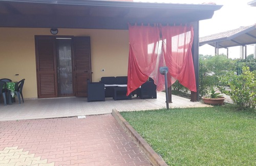 Lido House | independent villa with garden