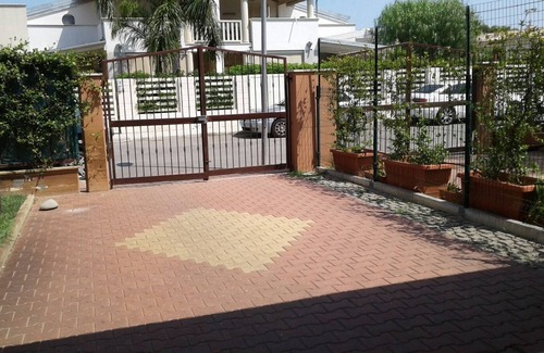 Lido House | independent villa with garden