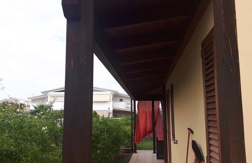 Lido House | independent villa with garden