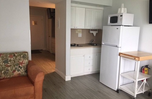Indialantic By The Sea Apartment | Indialantic Charm: Relaxing Room with Seaside Ambiance | Balcony