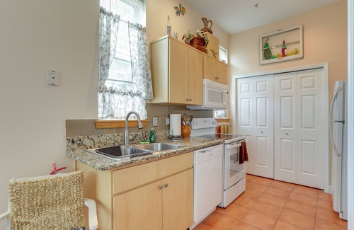 Indian Rocks Beach Apartment | Indian Rocks Vacation Rental Condo: Steps to Beach