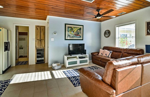 Indian Shores Cottage | Indian Shores Cottage w/Cabana - Steps to Beach!