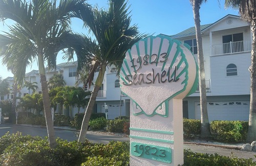 Indian Shores House | Indian Shores Townhouse, steps from the Beach with pool!