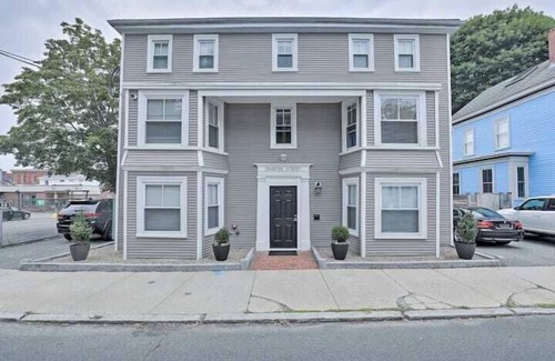 Newburyport Apartment | Indie Suite at The Hygge House