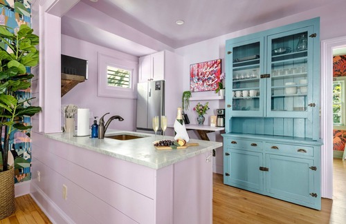 Cannonborough Elliotborough House | Indigo House | 1 Block to King - Brand New Design!