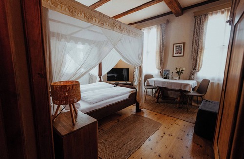Oppurg Other | Individual rooms in the historical ambience of the Positz manor house