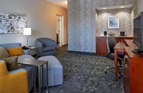Indianapolis Hotel | Indulge in Home-Like Comfort! 2 Convenient Units, Near Bumblebee Ruins