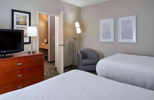 Indianapolis Hotel | Indulge in Home-Like Comfort! 2 Convenient Units, Near Bumblebee Ruins